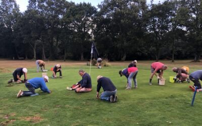 Opération désherbage des greens